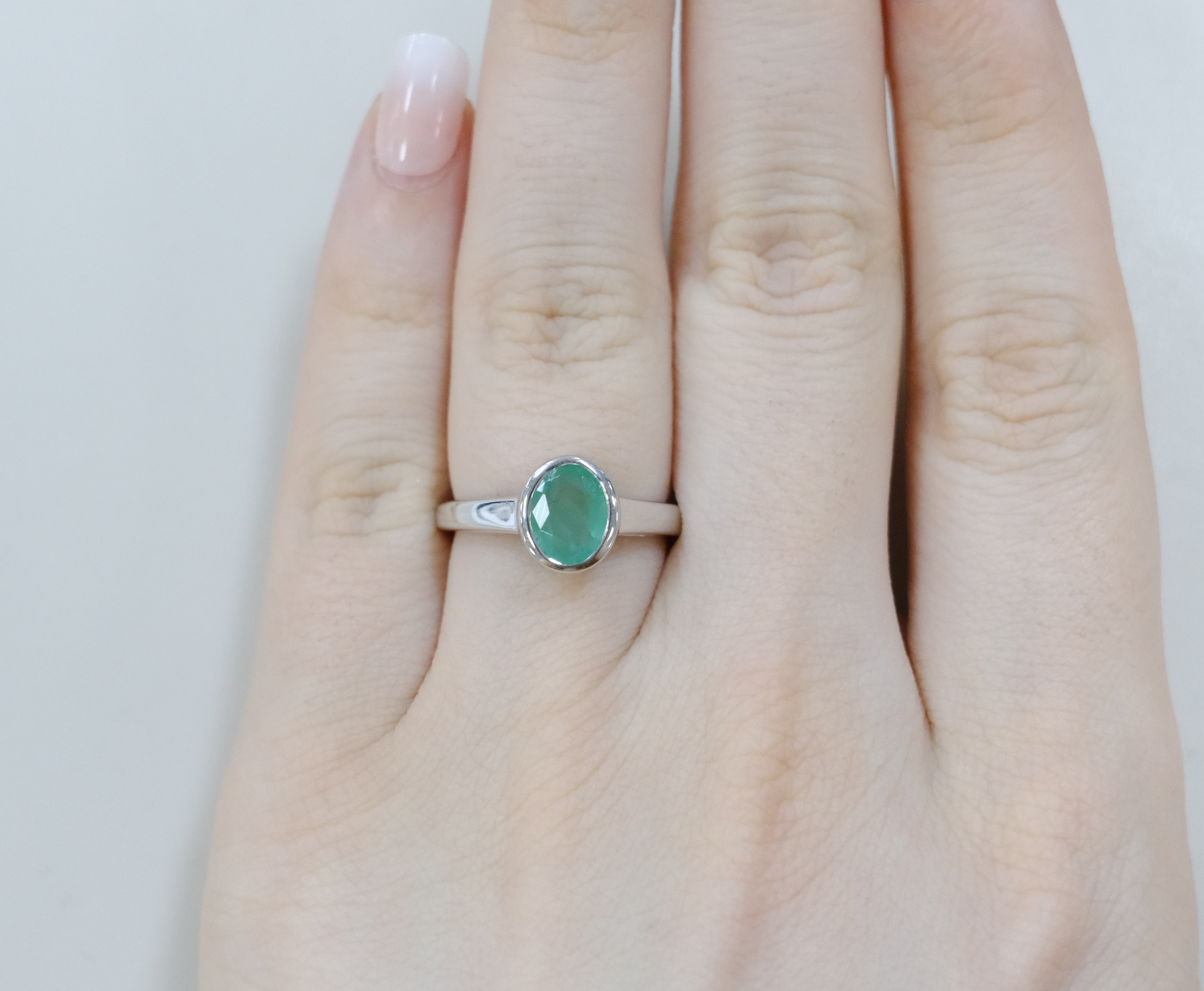 Серебряное кольцо с изумрудом